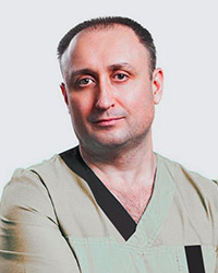 Врачи